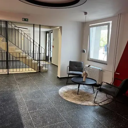 Live-inn 1 Bdr View For 1-4 Guests, 20 Mins To Center, Lift, Gym, Reception, Parking, Roof Terrace, Game & Party דירה פראג
