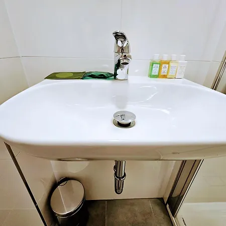 דירה Live-inn 1 Bdr View For 1-4 Guests, 20 Mins To Center, Lift, Gym, Reception, Parking, Roof Terrace, Game & Party פראג