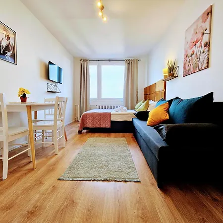 Live-inn 1 Bdr View For 1-4 Guests, 20 Mins To Center, Lift, Gym, Reception, Parking, Roof Terrace, Game & Party דירה
