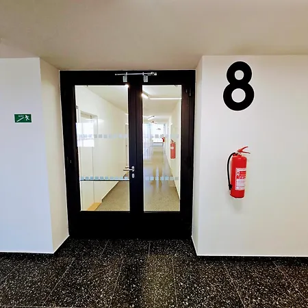 דירה Live-inn 1 Bdr View For 1-4 Guests, 20 Mins To Center, Lift, Gym, Reception, Parking, Roof Terrace, Game & Party פראג