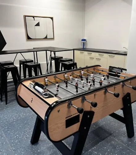 Live-inn 1 Bdr View For 1-4 Guests, 20 Mins To Center, Lift, Gym, Reception, Parking, Roof Terrace, Game & Party