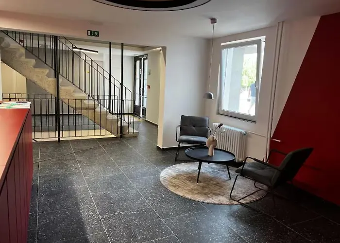 Live-inn 1 Bdr View For 1-4 Guests, 20 Mins To Center, Lift, Gym, Reception, Parking, Roof Terrace, Game & Party Апартаменты Прага