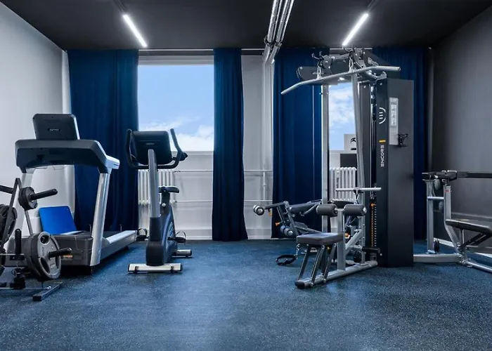 Live-inn 1 Bdr View For 1-4 Guests, 20 Mins To Center, Lift, Gym, Reception, Parking, Roof Terrace, Game & Party Апартаменты Прага