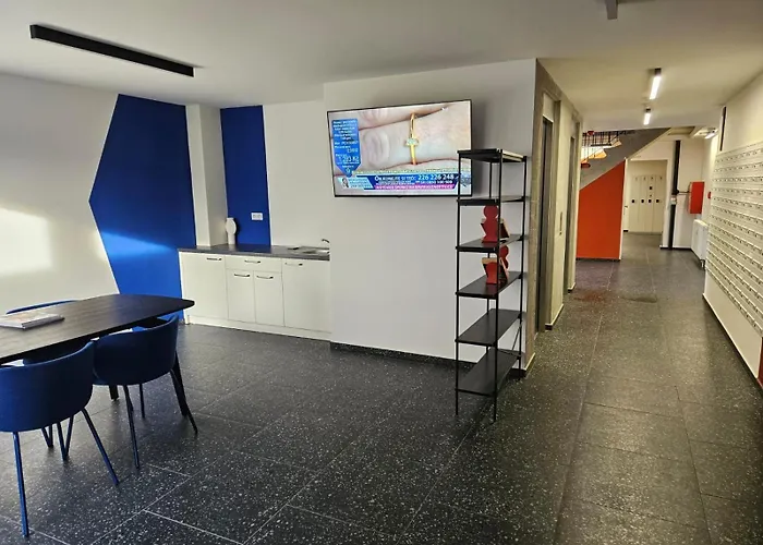 Live-inn 1 Bdr View For 1-4 Guests, 20 Mins To Center, Lift, Gym, Reception, Parking, Roof Terrace, Game & Party Апартаменты Прага