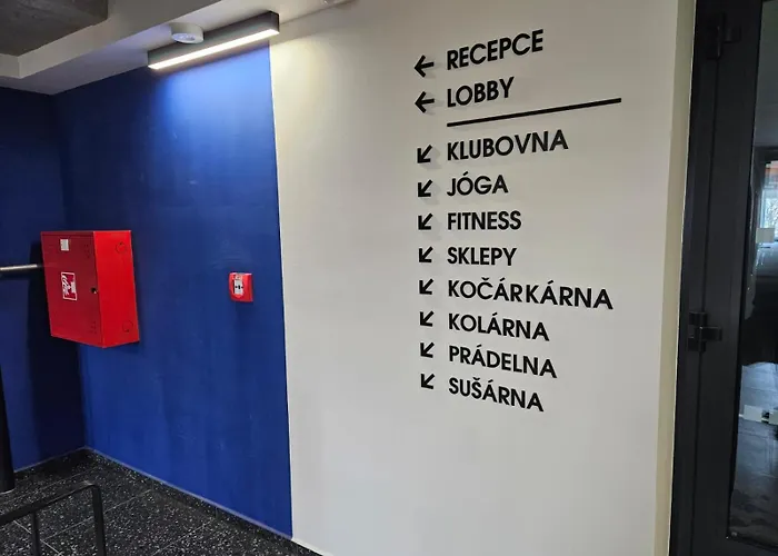 Live-inn 1 Bdr View For 1-4 Guests, 20 Mins To Center, Lift, Gym, Reception, Parking, Roof Terrace, Game & Party Апартаменты Прага