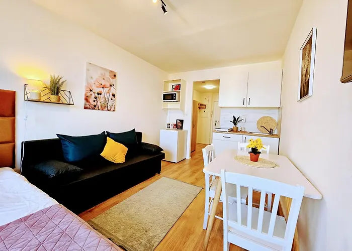 Апартаменты Live-inn 1 Bdr View For 1-4 Guests, 20 Mins To Center, Lift, Gym, Reception, Parking, Roof Terrace, Game & Party