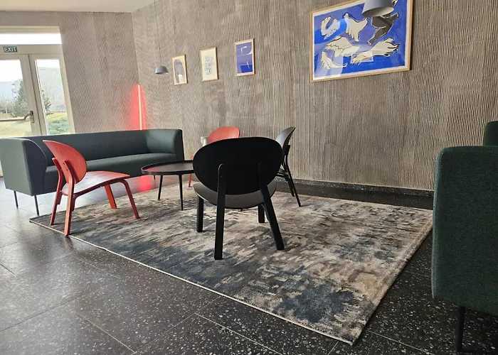 Апартаменты Live-inn 1 Bdr View For 1-4 Guests, 20 Mins To Center, Lift, Gym, Reception, Parking, Roof Terrace, Game & Party Прага