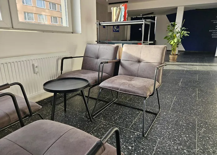 Live-inn 1 Bdr View For 1-4 Guests, 20 Mins To Center, Lift, Gym, Reception, Parking, Roof Terrace, Game & Party *