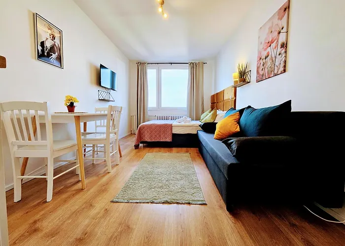 Live-inn 1 Bdr View For 1-4 Guests, 20 Mins To Center, Lift, Gym, Reception, Parking, Roof Terrace, Game & Party Апартаменты