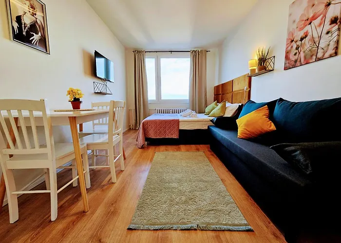 Live-inn 1 Bdr View For 1-4 Guests, 20 Mins To Center, Lift, Gym, Reception, Parking, Roof Terrace, Game & Party Апартаменты