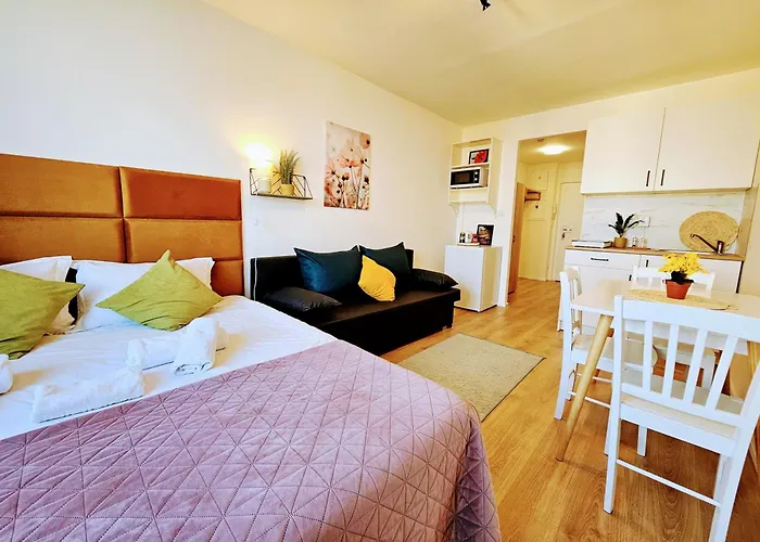 Апартаменты Live-inn 1 Bdr View For 1-4 Guests, 20 Mins To Center, Lift, Gym, Reception, Parking, Roof Terrace, Game & Party